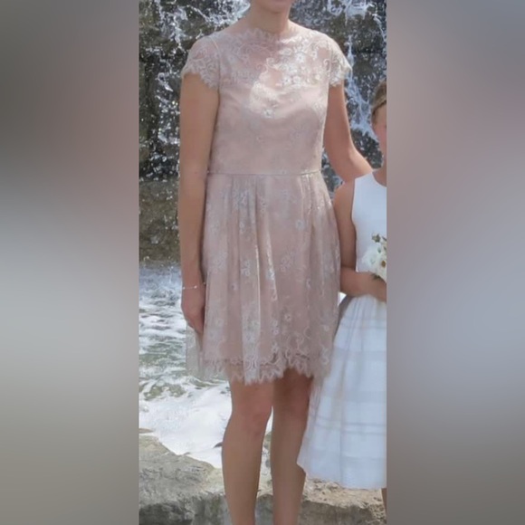 Lace dress - Picture 3 of 5